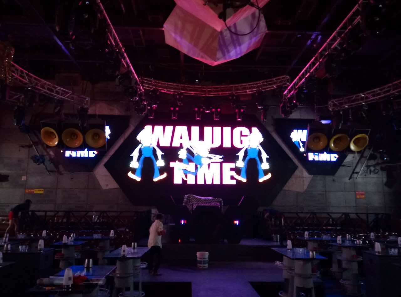 吉安市城北壹加酒吧30平方异形P4全彩屏