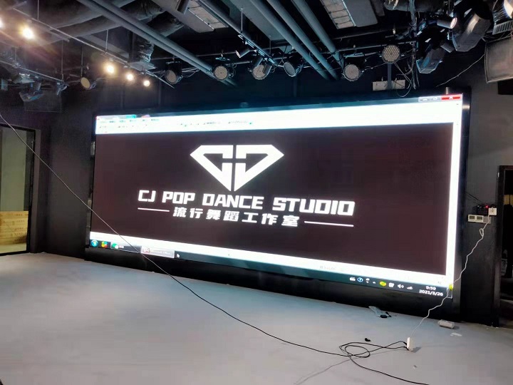 吉安市星光park三楼舞蹈工作室10m2室内Q3全彩 LED显示屏