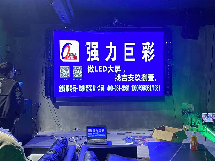泰和不二奶茶店6m2室内Q2.5E全彩 LED显示屏