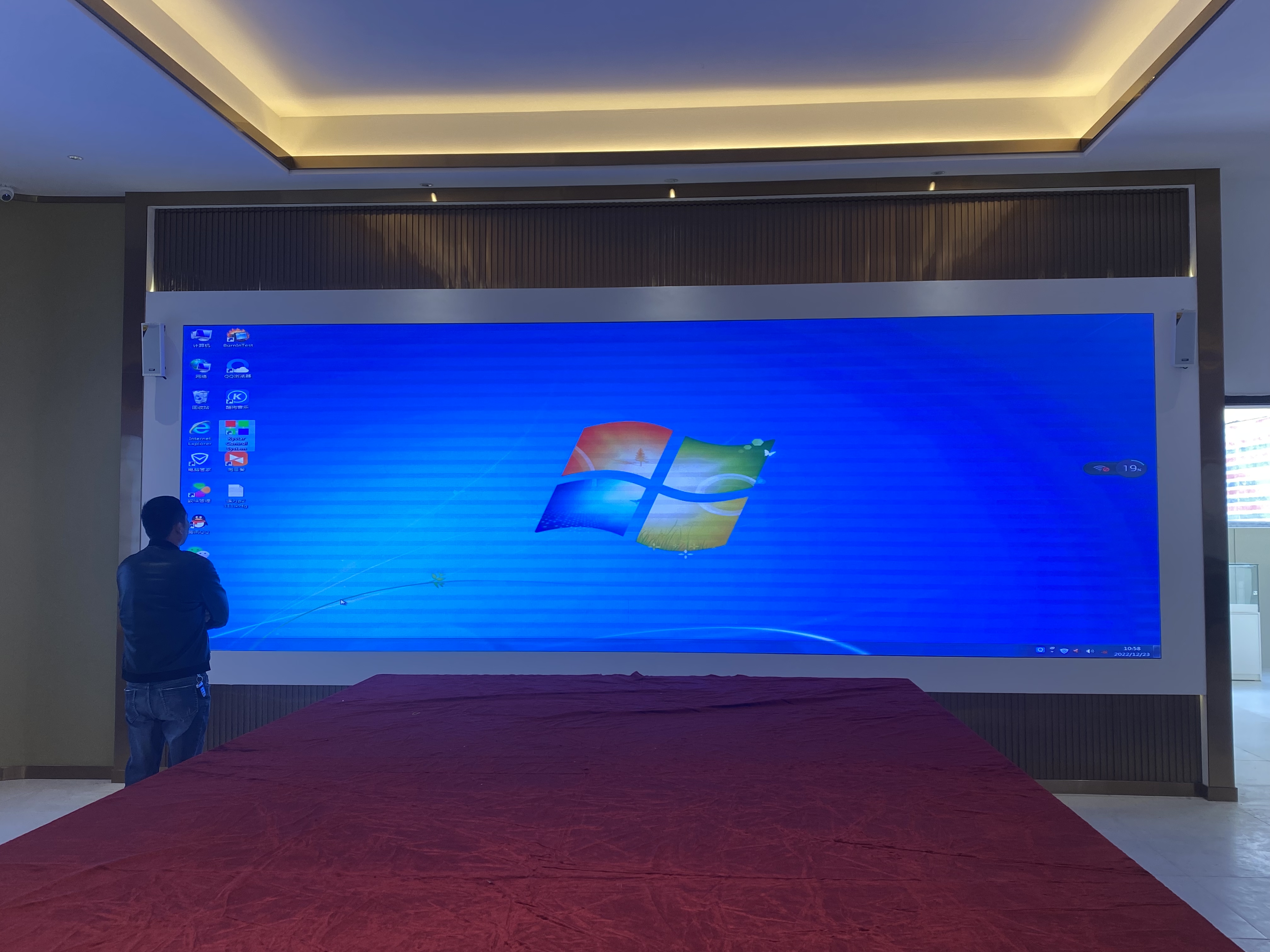 禾视室内全彩强力巨彩Q2H屏项目调试OK